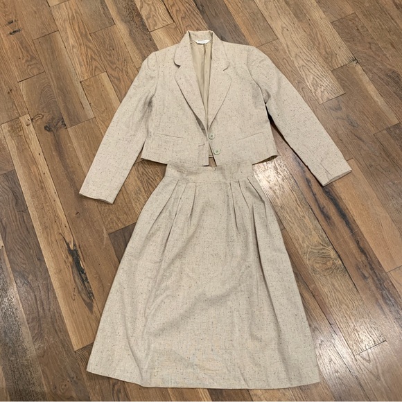 Vintage Woman’s Beige Linen Skirt Suit Set Size 3/4 - Picture 4 of 10